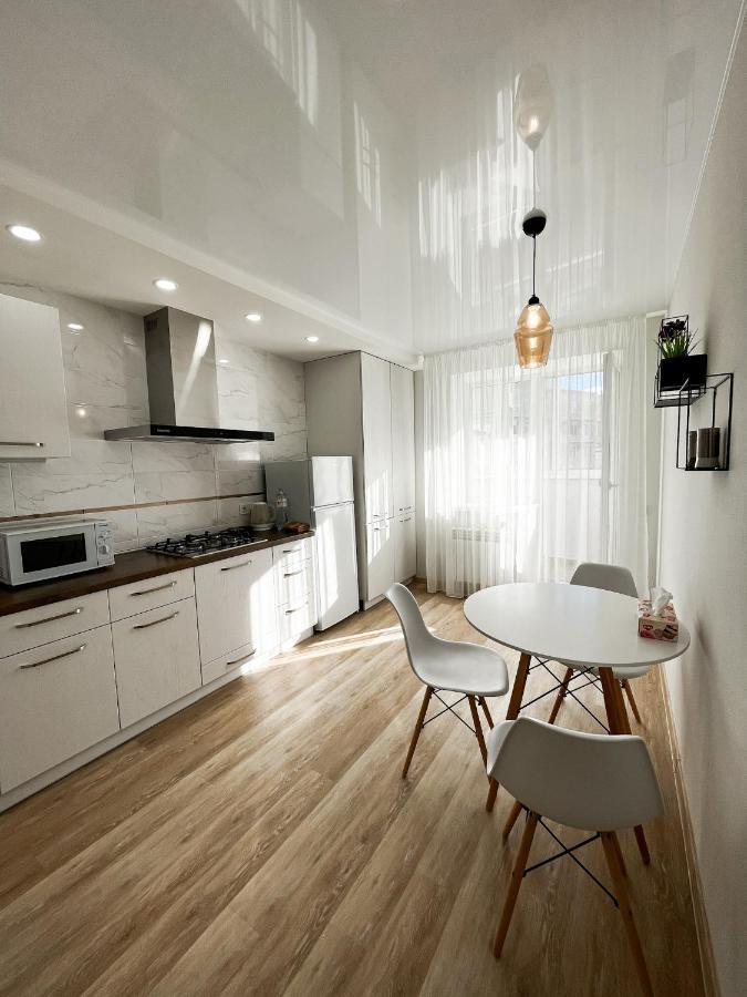 Helen Network: Bright Apartments by Korpusnyi Park Poltava Exterior photo