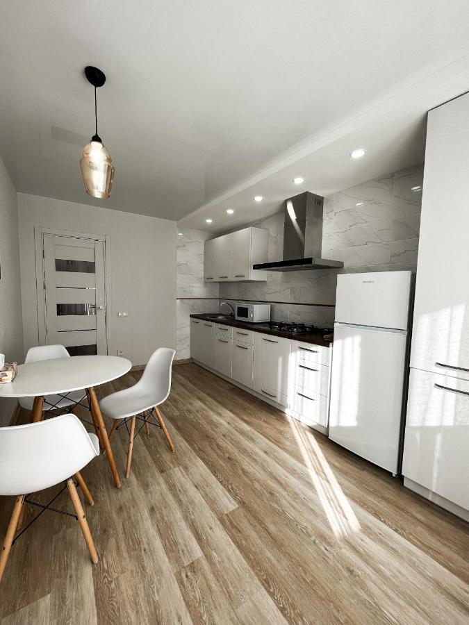 Helen Network: Bright Apartments by Korpusnyi Park Poltava Room photo