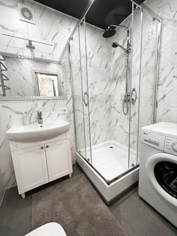 Helen Network: Bright Apartments by Korpusnyi Park Poltava Room photo