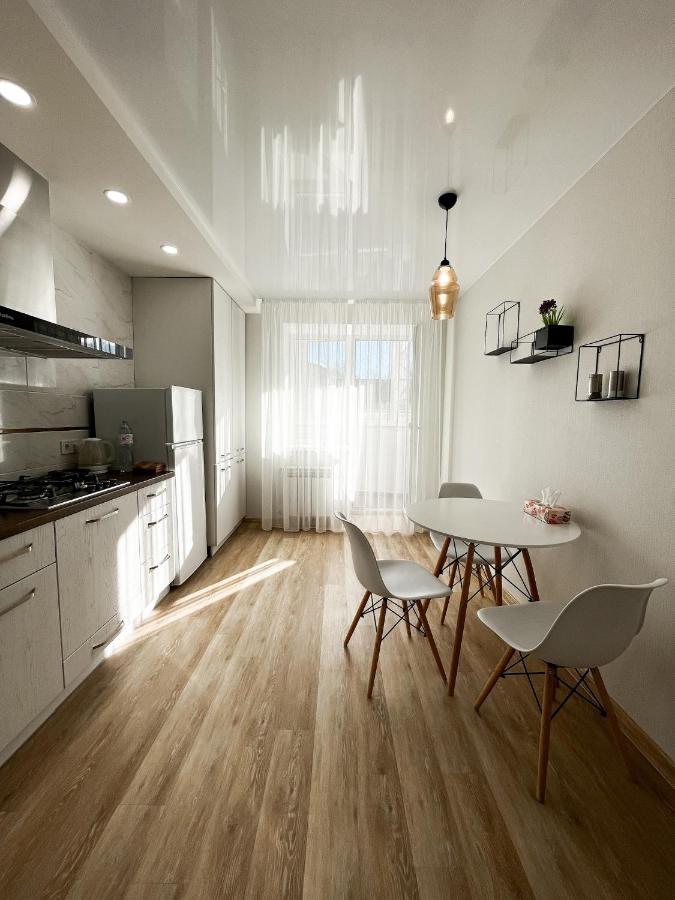 Helen Network: Bright Apartments by Korpusnyi Park Poltava Room photo